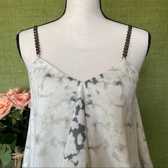 Loose Top with Metal Straps - Picture 2 of 8